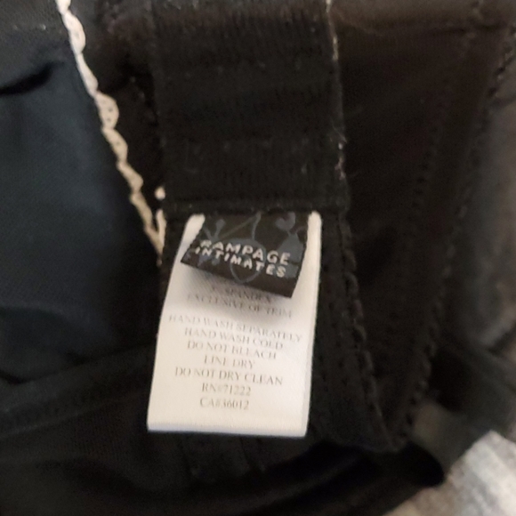 Lingerie - Picture 3 of 4